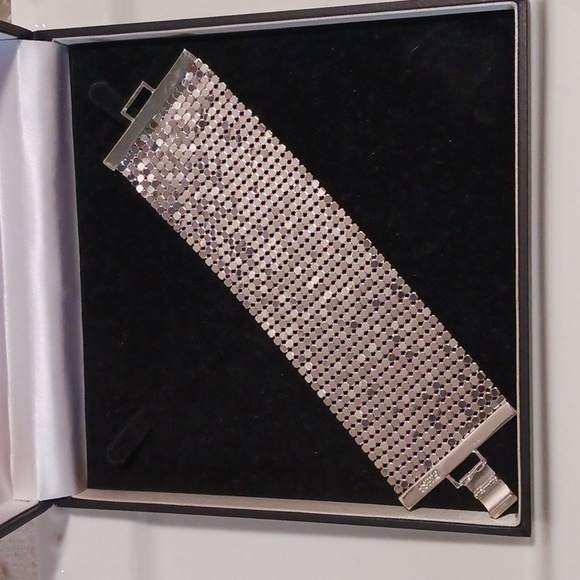 GUESS ⚜️ Liquid Silvertone Bracelet ⚜️👑⚜️ - Picture 1 of 8